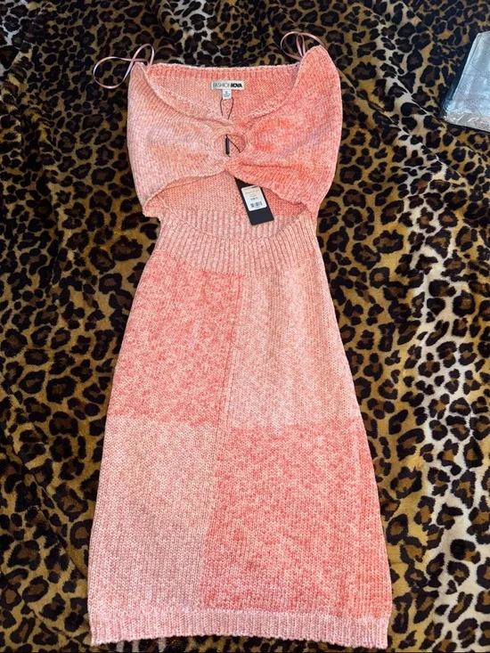 Fashion Nova Coral Peach dress - Picture 1 of 1